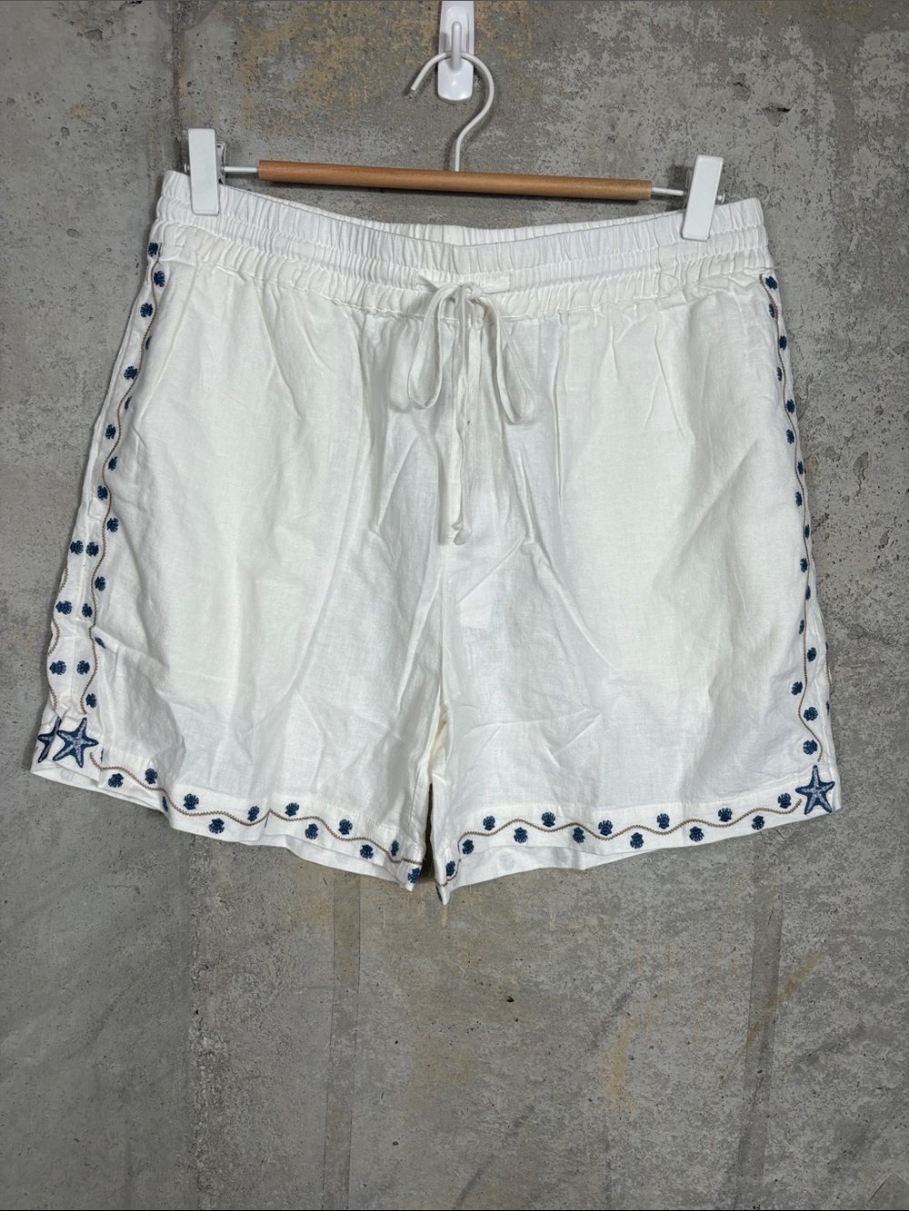 MAVRANS Beach House Linen Blend Shorts - Picture 2 of 11